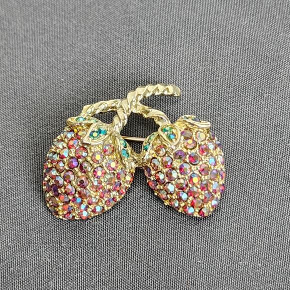 Vintage Beautiful Dual Strawberries Gold Plated Iridescent Rhinestone Brooch Pin - Picture 1 of 5
